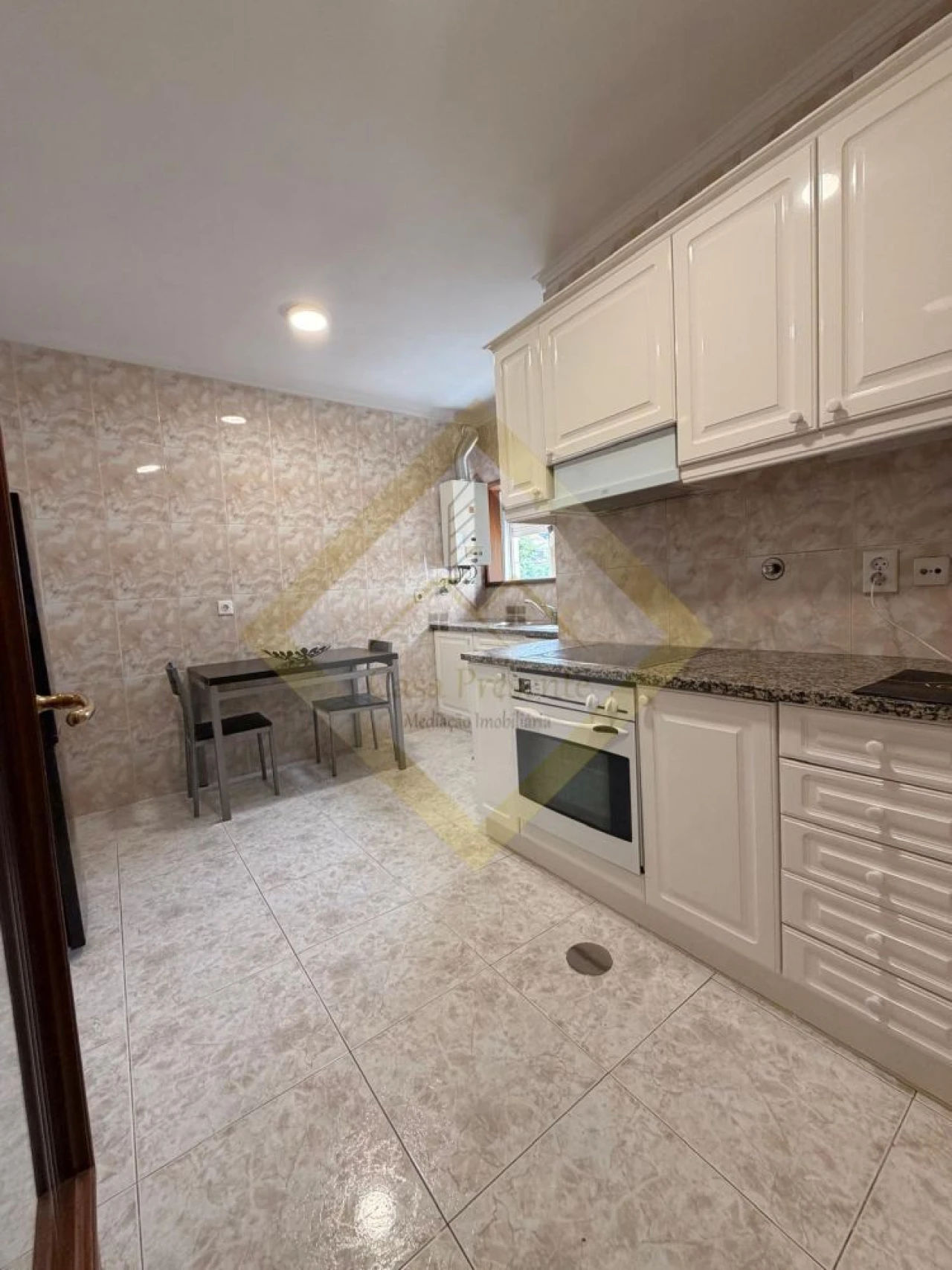 Apartamento T2 para Venda em Oliveira do Douro Foto 9