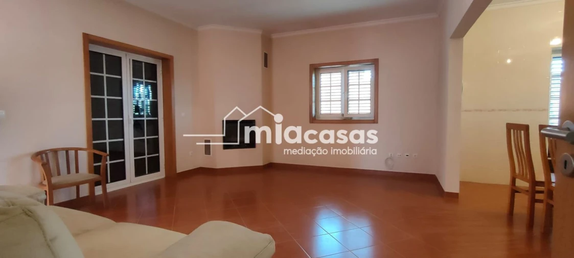 Moradia T2 para Venda em Oiã Foto 5