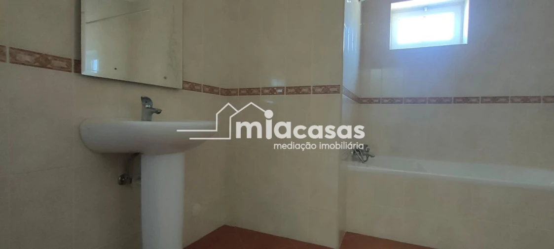 Moradia T2 para Venda em Oiã Foto 11
