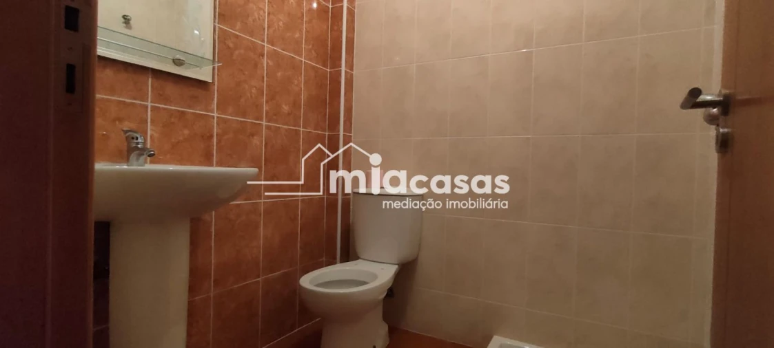 Moradia T2 para Venda em Oiã Foto 16