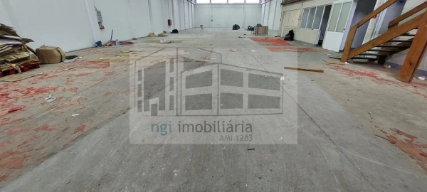 Loja para Arrendamento em Cacém e São Marcos