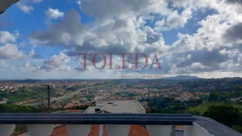 Moradia T4 para Venda em Ramada e Caneças