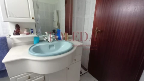 Moradia T4 para Venda em Ramada e Caneças