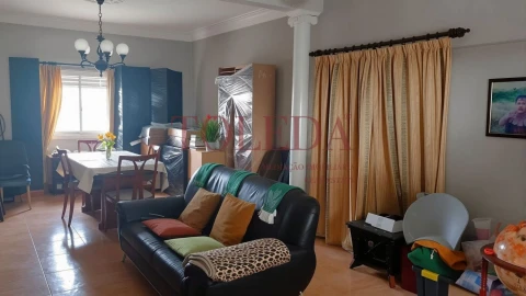 Moradia T4 para Venda em Ramada e Caneças
