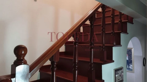 Moradia T4 para Venda em Ramada e Caneças