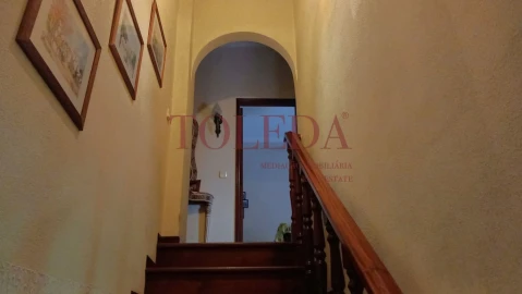Moradia T4 para Venda em Ramada e Caneças