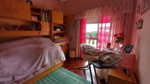 Moradia T4 para Venda em Ramada e Caneças