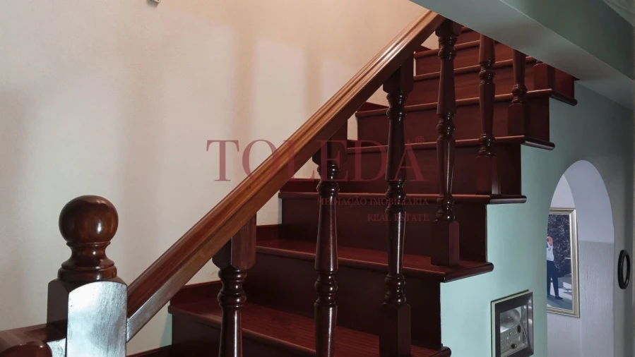 Moradia T4 para Venda em Ramada e Caneças Foto 17