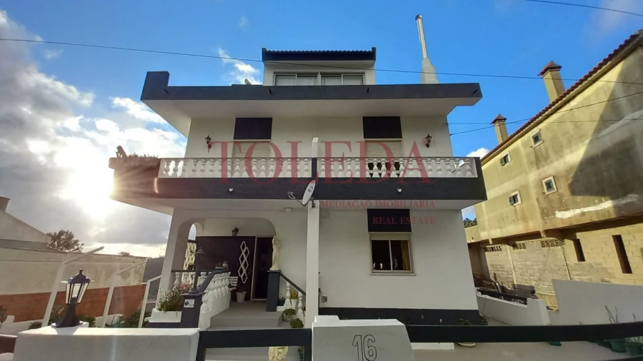 Moradia T4 para Venda em Ramada e Caneças