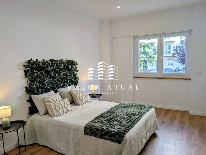 Apartamento T2 para Venda em Benfica Foto 9