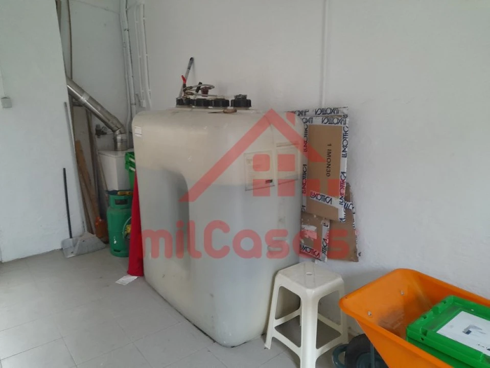 Moradia T4 para Venda em Casal de Cambra Foto 26