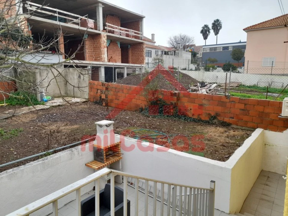 Moradia T4 para Venda em Casal de Cambra Foto 15