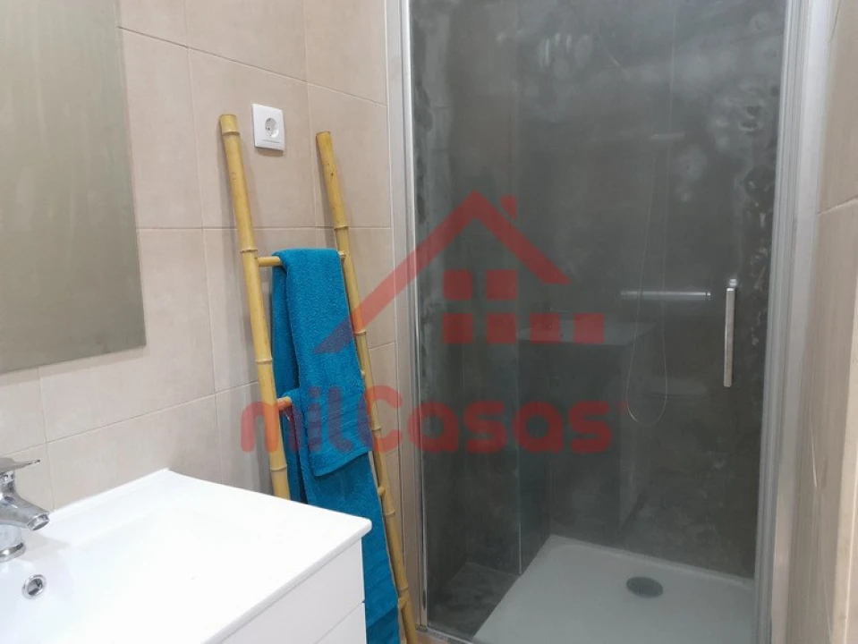 Moradia T4 para Venda em Casal de Cambra Foto 10