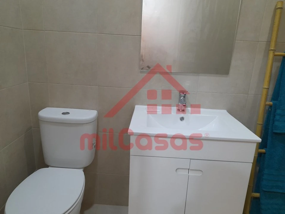 Moradia T4 para Venda em Casal de Cambra Foto 11
