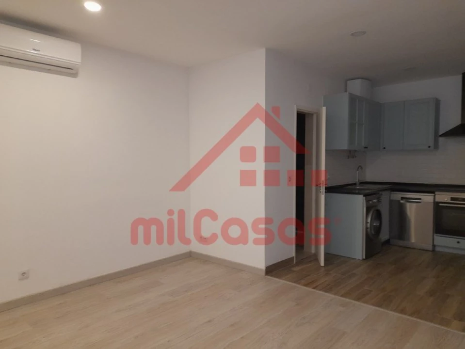 Moradia T4 para Venda em Casal de Cambra Foto 1