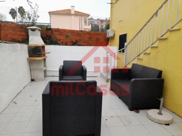 Moradia T4 para Venda em Casal de Cambra