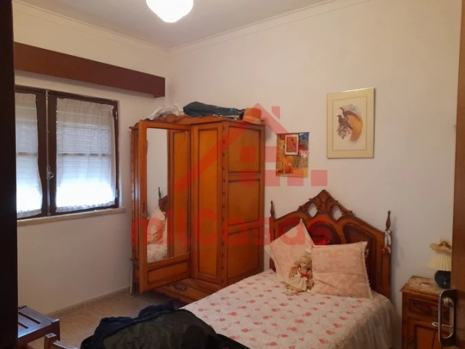 Moradia T4 para Venda em Casal de Cambra Foto 22