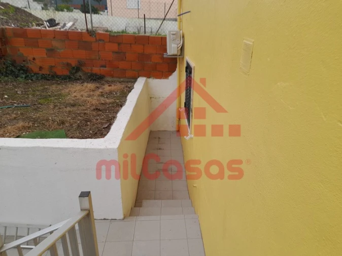 Moradia T4 para Venda em Casal de Cambra Foto 14