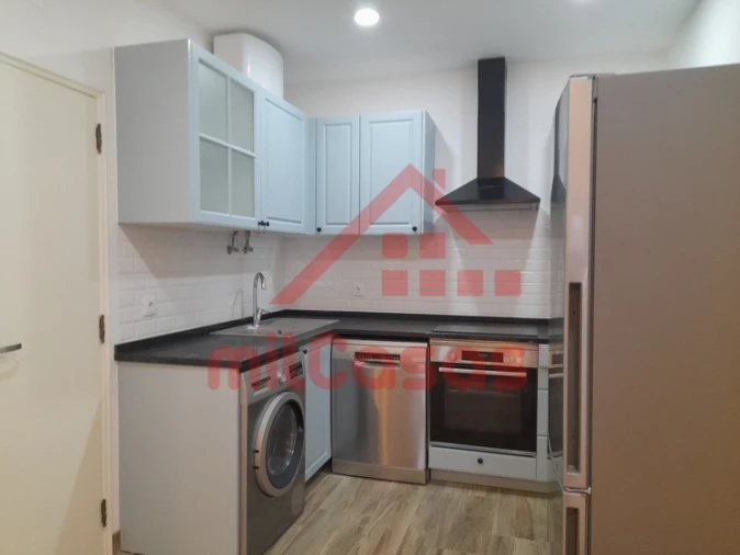 Moradia T4 para Venda em Casal de Cambra Foto 3