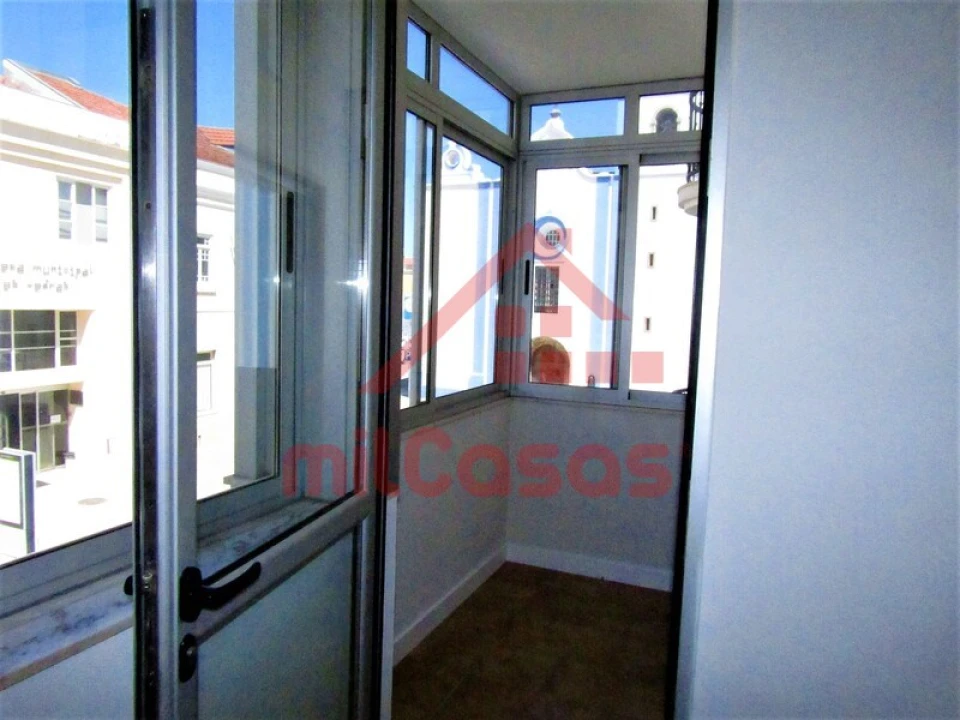 Apartamento T2 para Arrendamento em Santa Maria, São Pedro e Matacães Foto 10