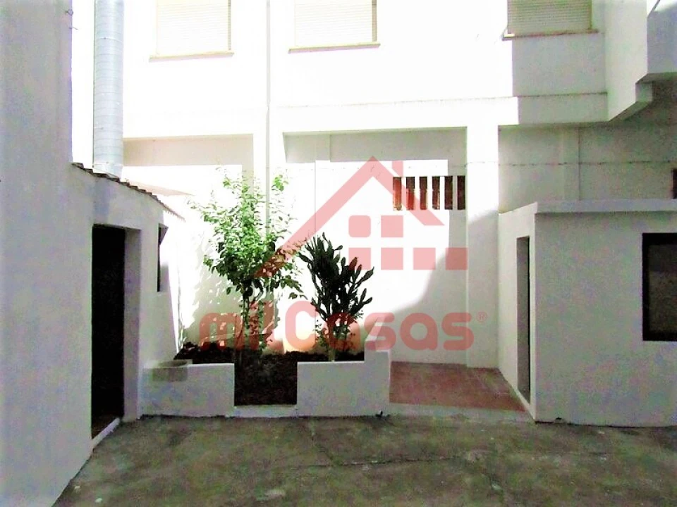 Apartamento T2 para Arrendamento em Santa Maria, São Pedro e Matacães Foto 17