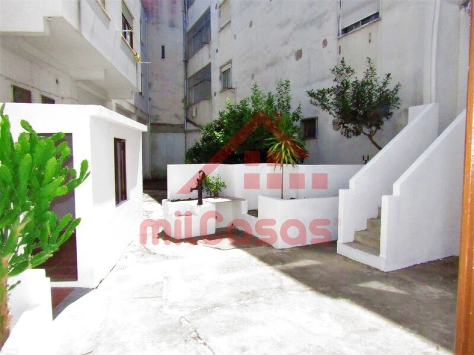 Apartamento T2 para Arrendamento em Santa Maria, São Pedro e Matacães Foto 21