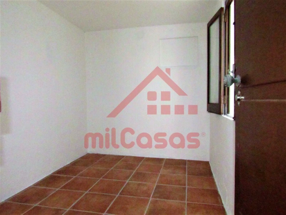 Apartamento T2 para Arrendamento em Santa Maria, São Pedro e Matacães Foto 22