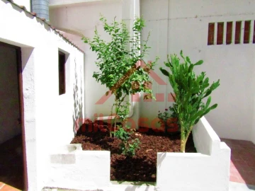 Apartamento T2 para Arrendamento em Santa Maria, São Pedro e Matacães