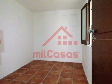 Apartamento T2 para Arrendamento em Santa Maria, São Pedro e Matacães