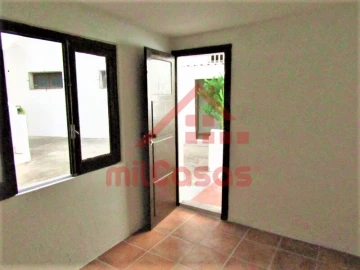 Apartamento T2 para Arrendamento em Santa Maria, São Pedro e Matacães