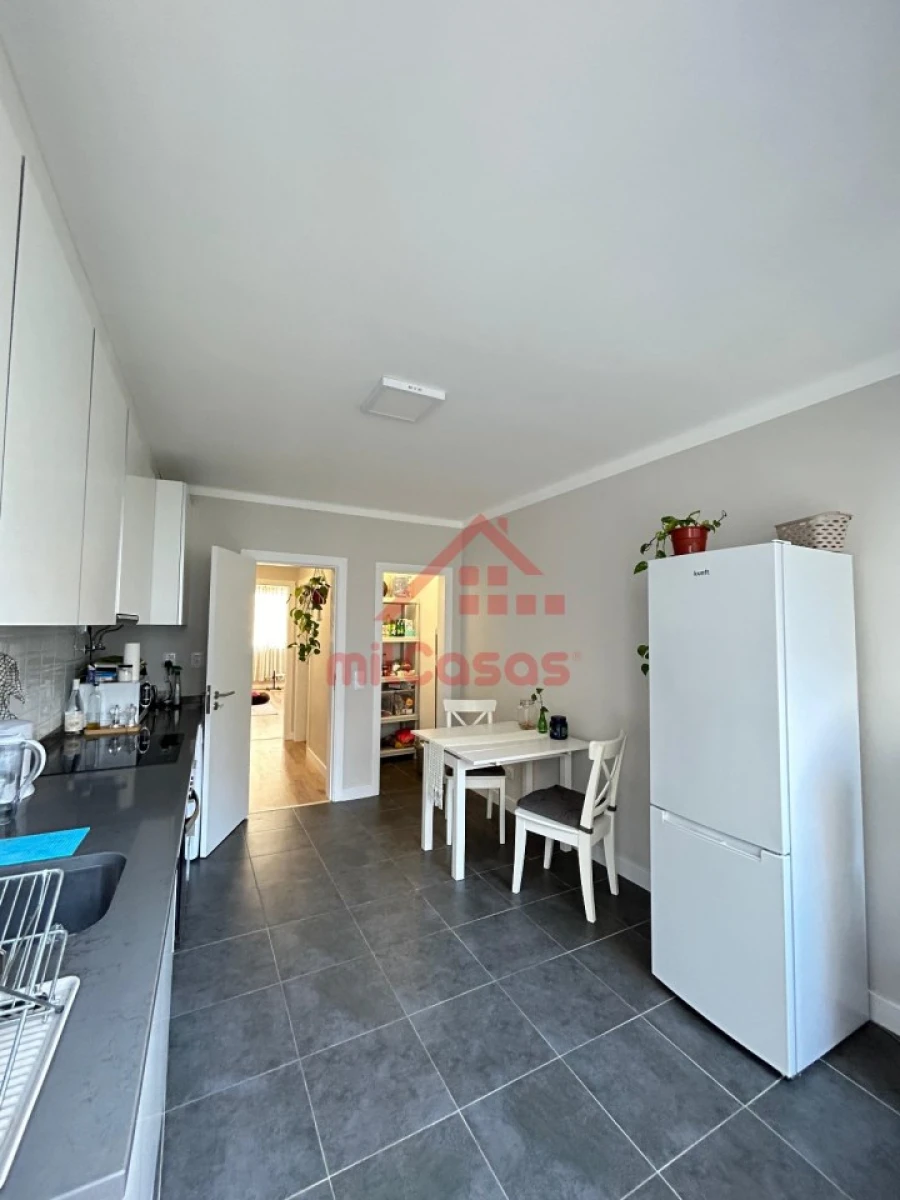Apartamento T2 para Arrendamento em Santa Maria, São Pedro e Matacães Foto 2