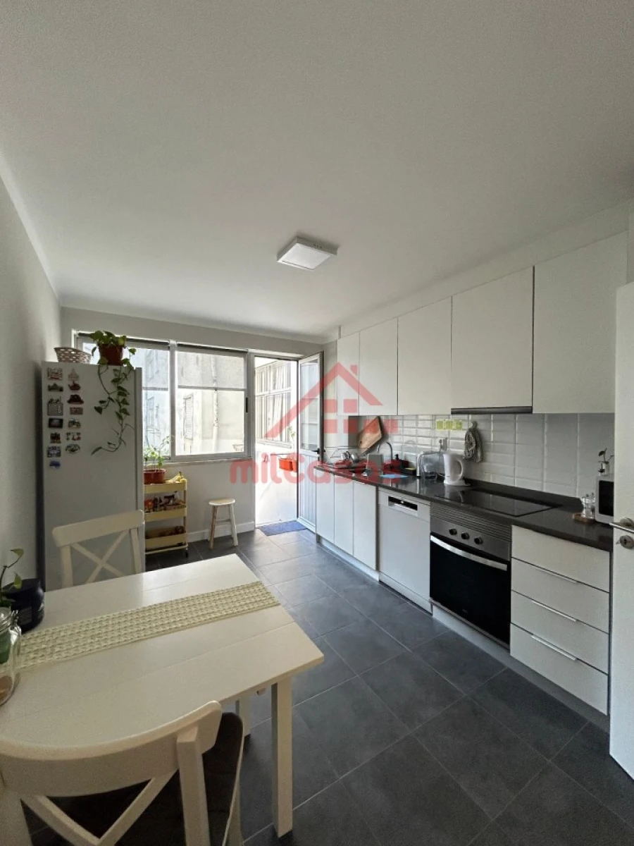 Apartamento T2 para Arrendamento em Santa Maria, São Pedro e Matacães Foto 3