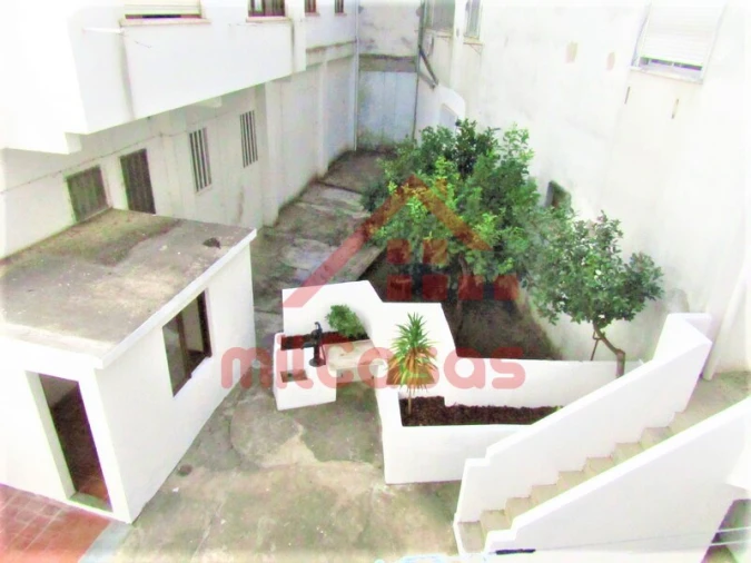 Apartamento T2 para Arrendamento em Santa Maria, São Pedro e Matacães Foto 4