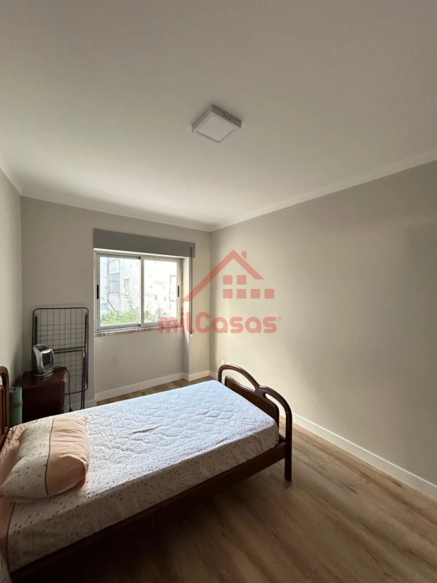 Apartamento T2 para Arrendamento em Santa Maria, São Pedro e Matacães Foto 11