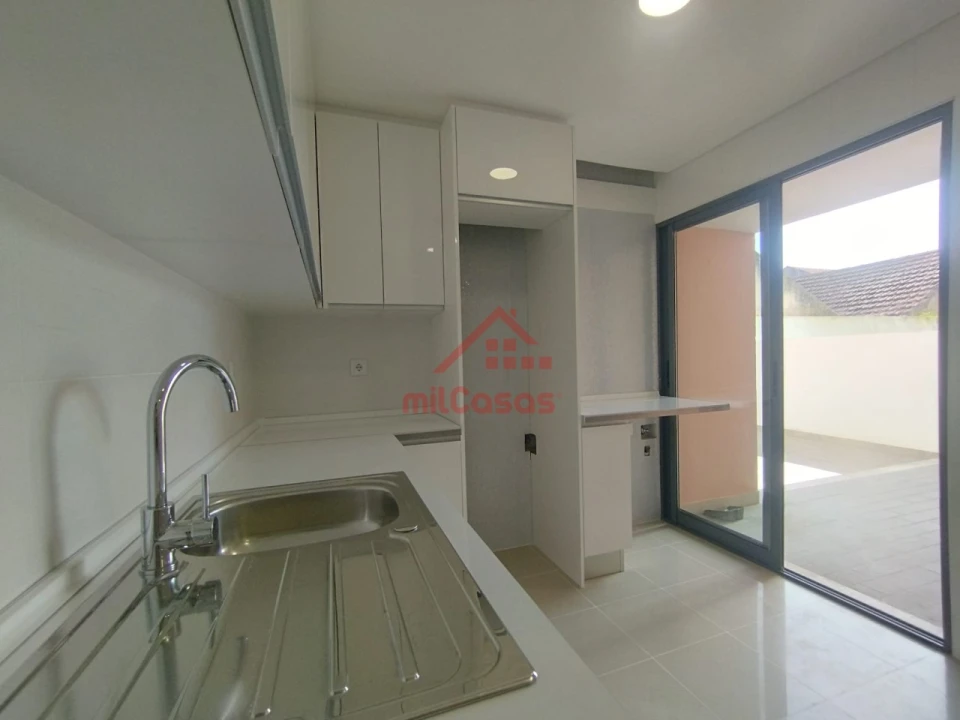 Apartamento T2 para Arrendamento em Bombarral e Vale Covo Foto 4