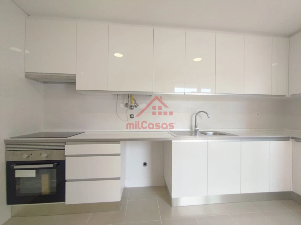 Apartamento T2 para Arrendamento em Bombarral e Vale Covo Foto 5
