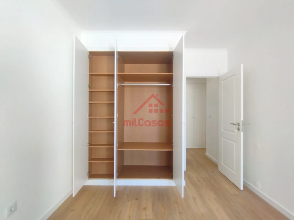 Apartamento T2 para Arrendamento em Bombarral e Vale Covo Foto 9