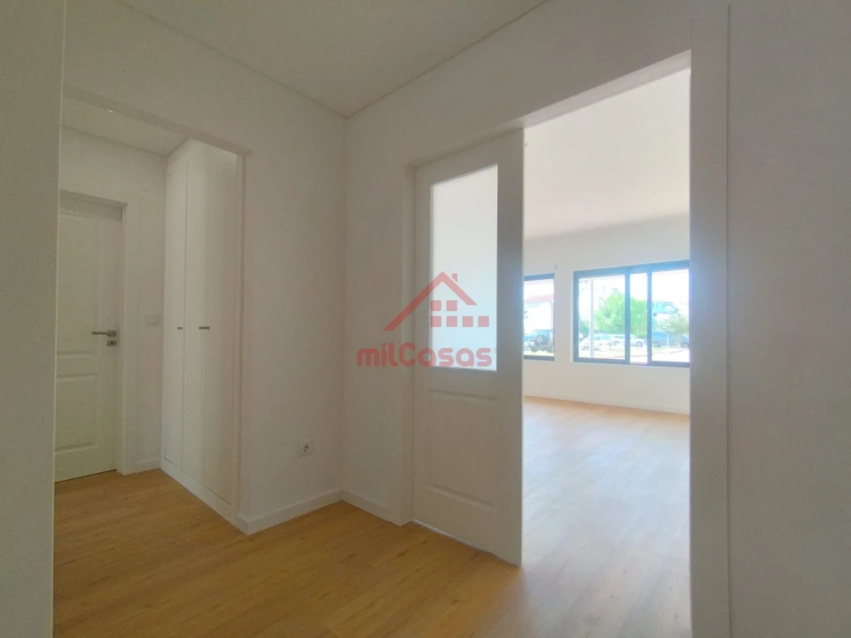 Apartamento T2 para Arrendamento em Bombarral e Vale Covo Foto 10