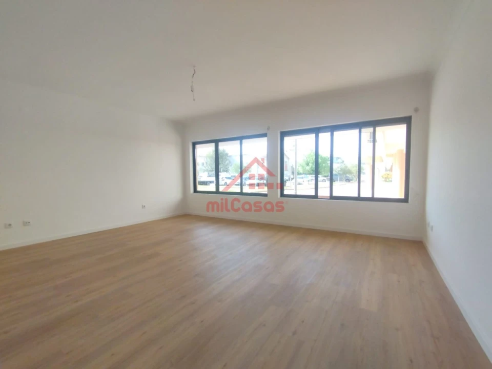 Apartamento T2 para Arrendamento em Bombarral e Vale Covo Foto 12