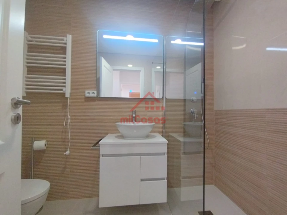 Apartamento T2 para Arrendamento em Bombarral e Vale Covo Foto 17
