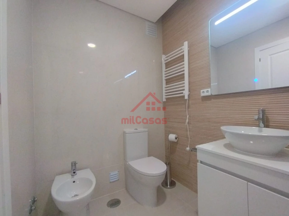 Apartamento T2 para Arrendamento em Bombarral e Vale Covo Foto 18