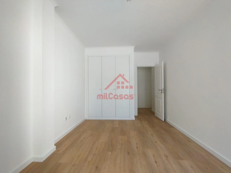 Apartamento T2 para Arrendamento em Bombarral e Vale Covo Foto 20