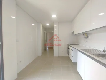 Apartamento T2 para Arrendamento em Bombarral e Vale Covo