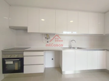 Apartamento T2 para Arrendamento em Bombarral e Vale Covo