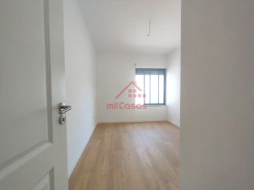Apartamento T2 para Arrendamento em Bombarral e Vale Covo