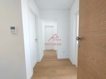 Apartamento T2 para Arrendamento em Bombarral e Vale Covo