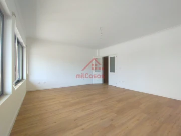 Apartamento T2 para Arrendamento em Bombarral e Vale Covo