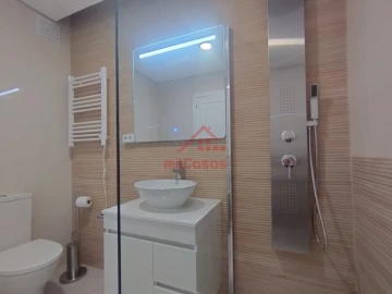Apartamento T2 para Arrendamento em Bombarral e Vale Covo