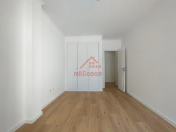 Apartamento T2 para Arrendamento em Bombarral e Vale Covo