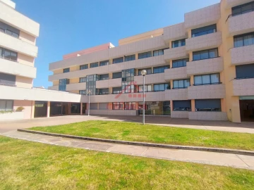 Apartamento T2 para Arrendamento em Bombarral e Vale Covo